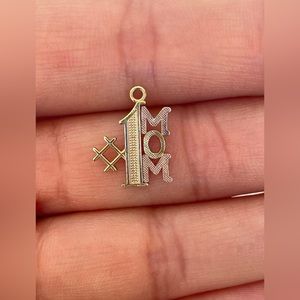 10k gold #1 mom pendant